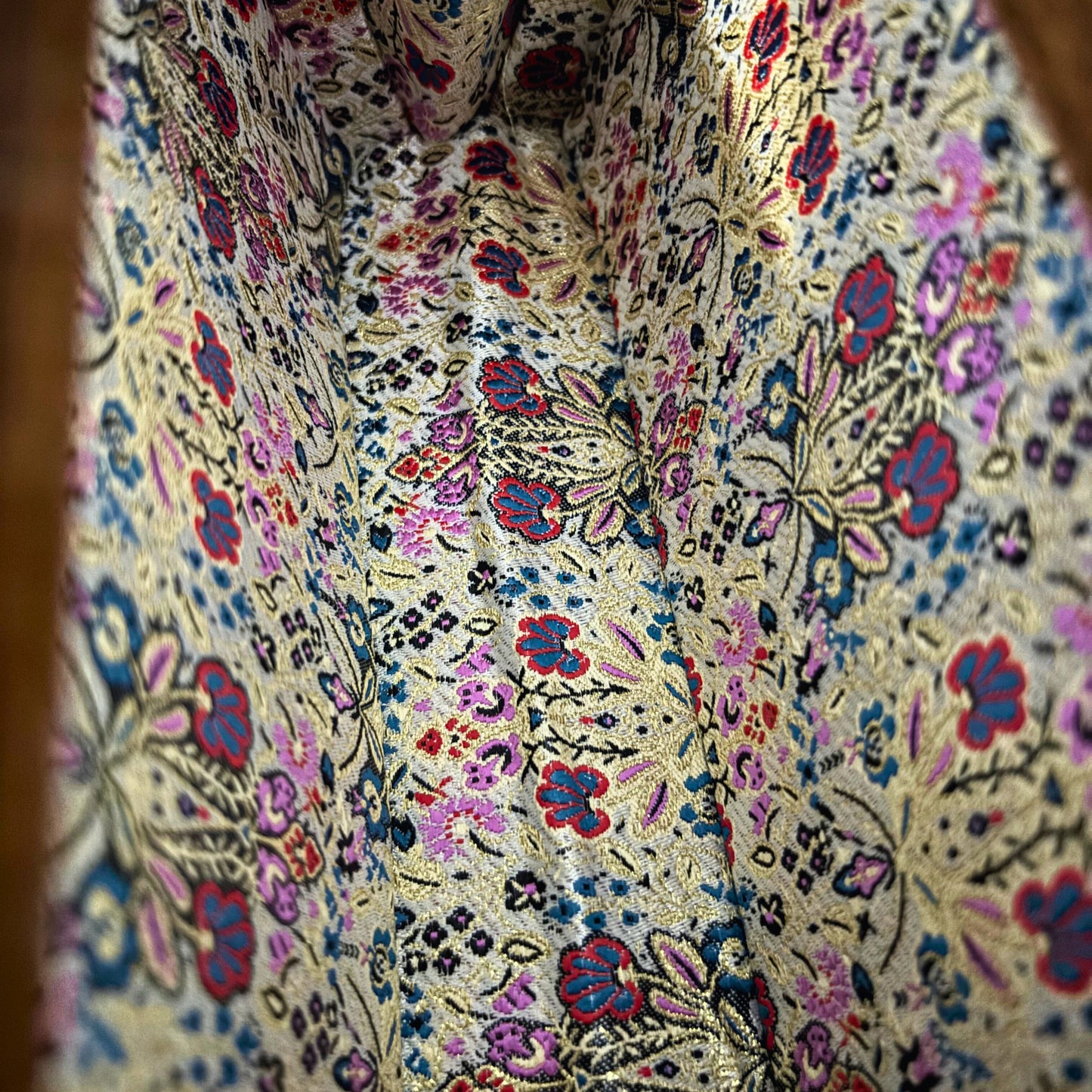 Il Giardino di Noor – Pochette Damaschina in Noce con Intarsi Floreali in Madreperla