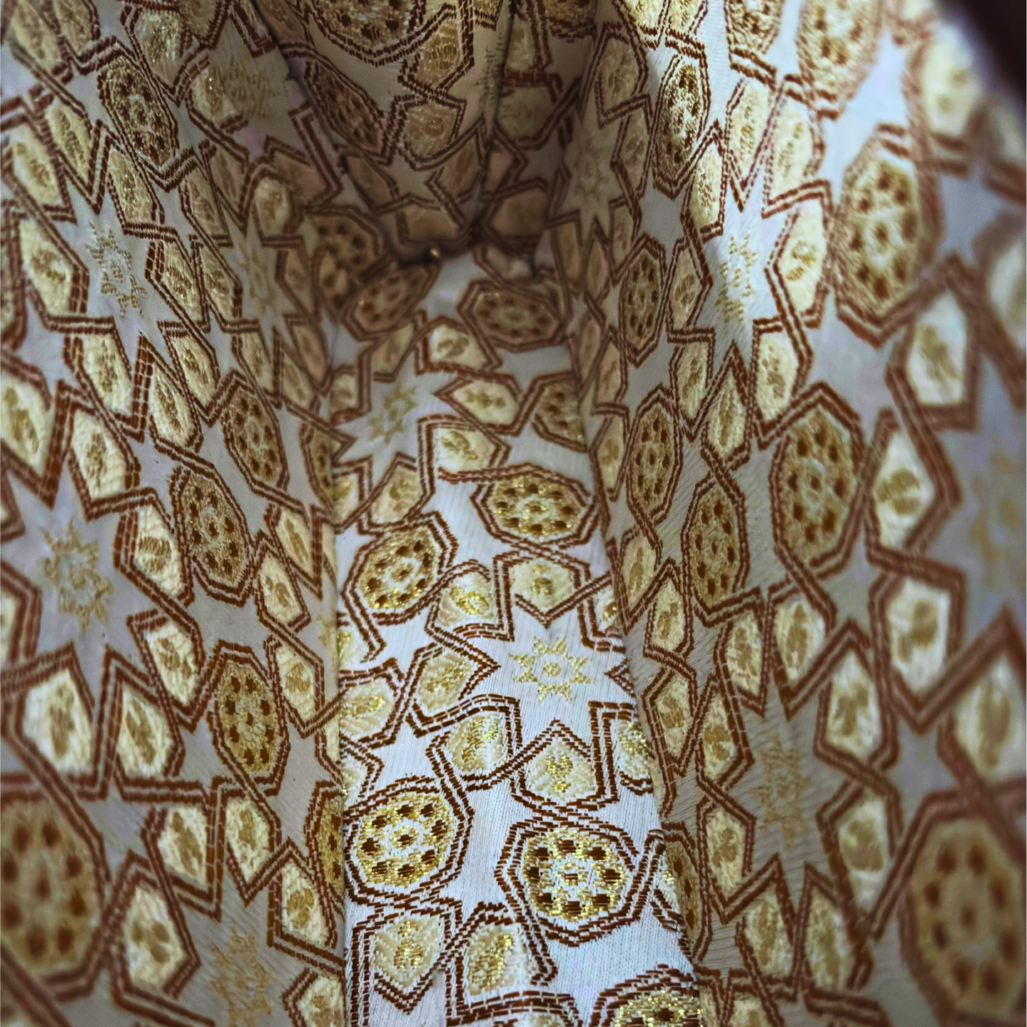 Zenobia – Pochette Damasquine de Luxe en Noyer avec Incrustations de Nacre & Intérieur Brocart