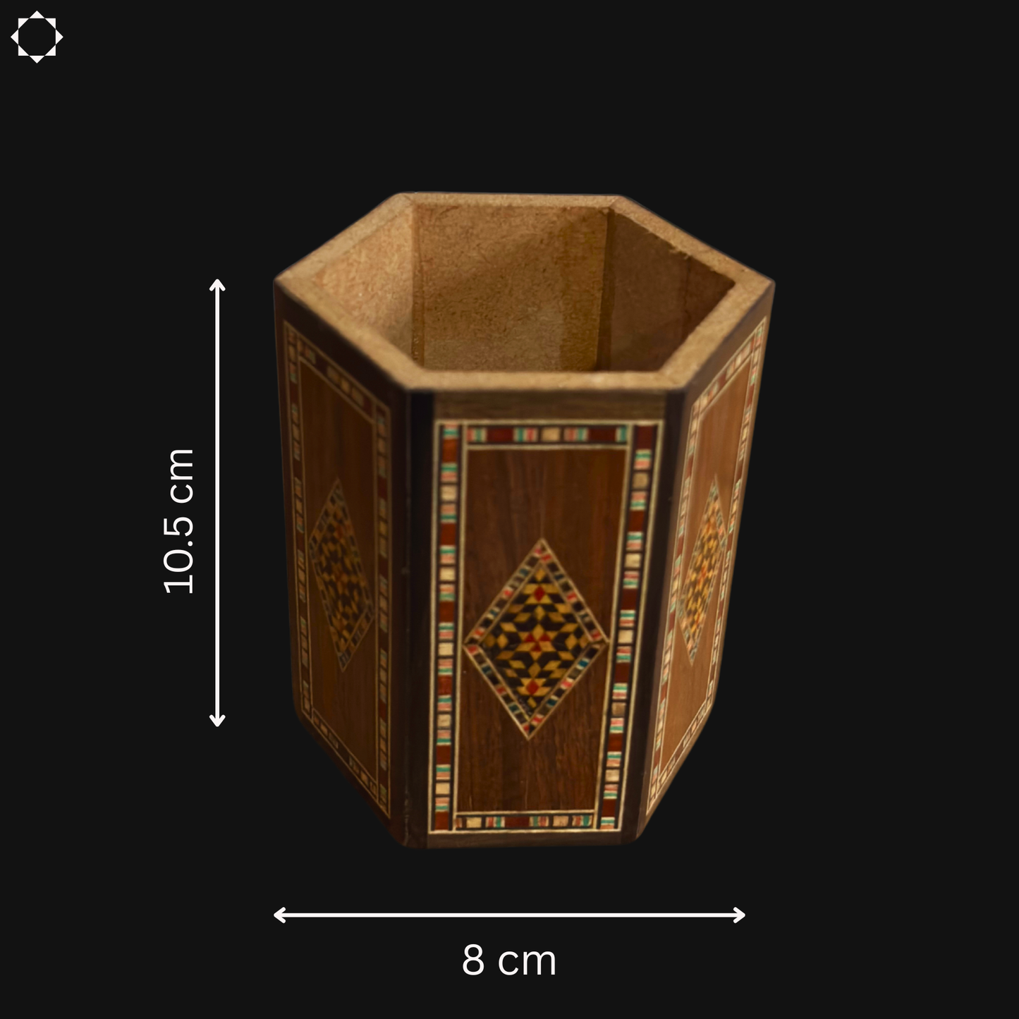 Damasceński Drewniany Pojemnik na Długopisy od Gaby Al Dayeh – Naturalne Drewno & Ręczna Elegancja