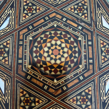Scatola Mosaico Damaschina Raffinata del Maestro Gaby Al Dayeh – Madreperla e Velluto