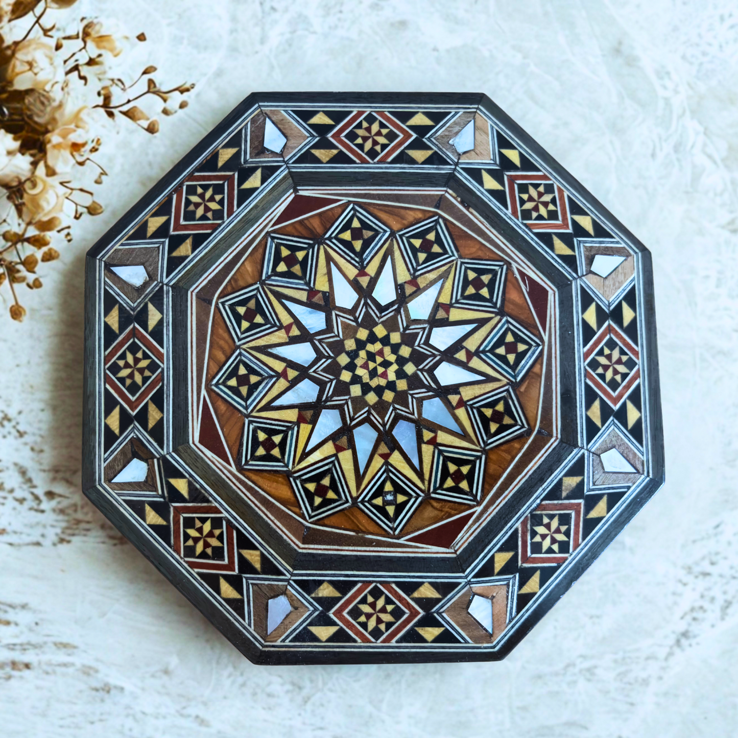 Şık Sekizgen Damask Mozaik Kutusu – El Yapımı Ahşap & Sedef Kakmalı