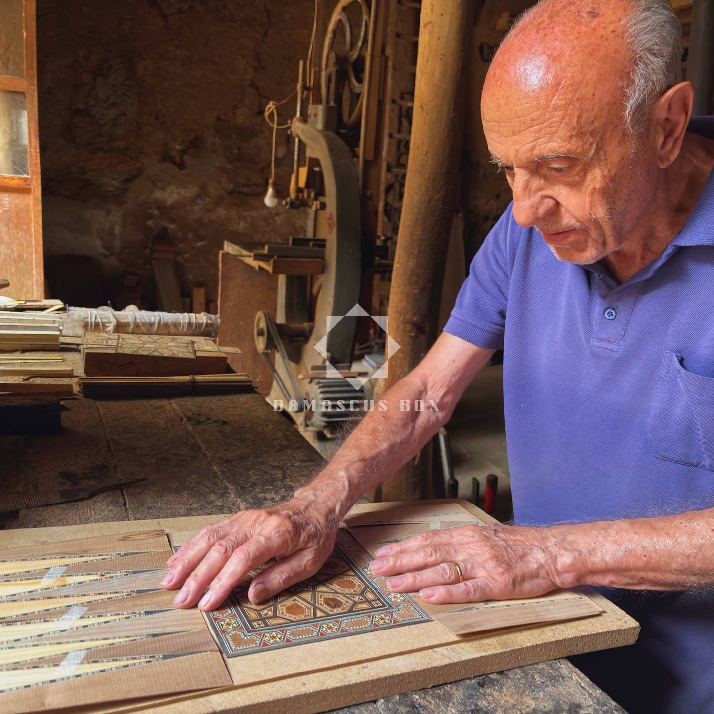 Caixa Damasquina de Gaby Al Dayeh – Madrepérola e Veludo