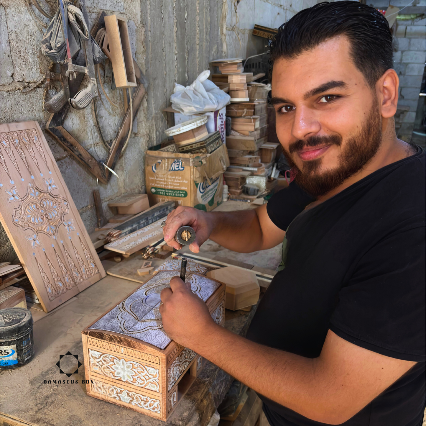 Handgemaakte damasceense sieradendoos met parelmoer inleg – Luxe houten herinneringsdoos