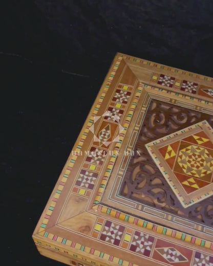 Damasceńska Szkatuła na Biżuterię – Elegancja z Aksamitem