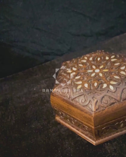 Boîte de Luxe Sculptée à la Main – Nacre & Velours