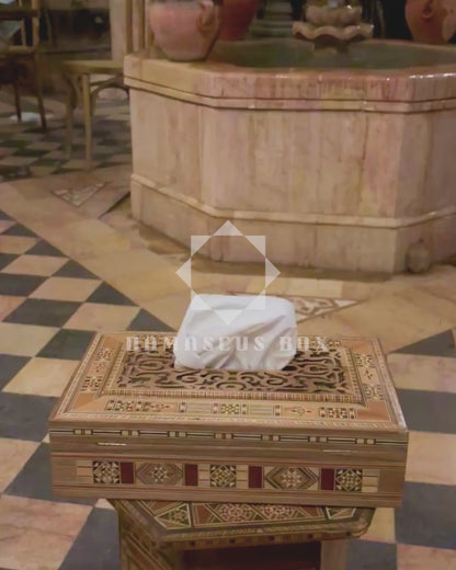 Damast Houten Tissue Box – Fijn Gesneden met Wijnrode Fluwelen Binnenkant