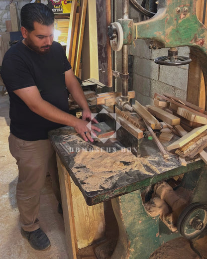 Damast Mozaïek Houten Dienblad – Parelmoer Inleg & Natuurlijke Houttinten