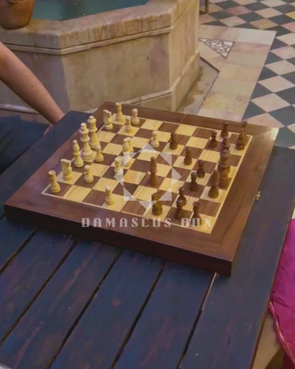 Table Damasquinée d’Échecs et de Backgammon Faite à la Main par Gaby Al Dayeh – Design Classique